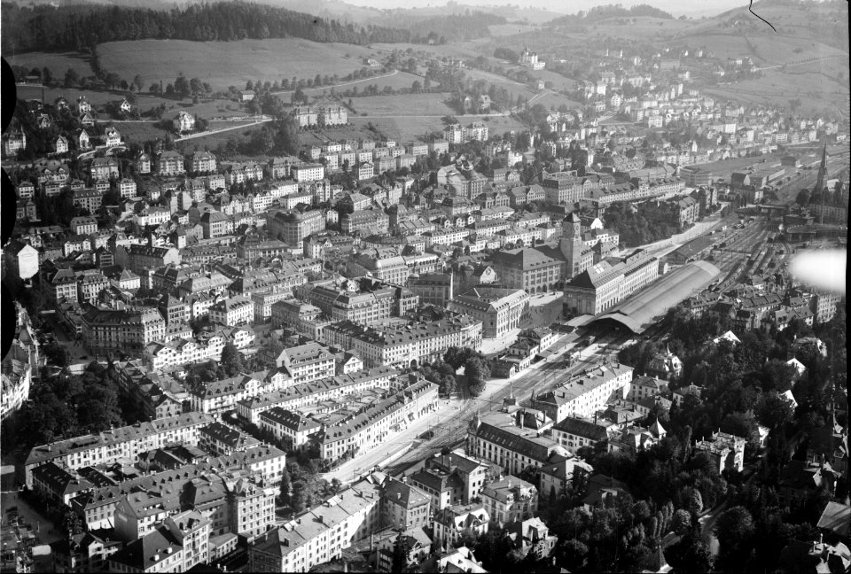 ETH-BIB-St. Gallen, Bahnhof, Rosenberg v. N. aus 150 m-Inlandflüge-LBS MH01-005879