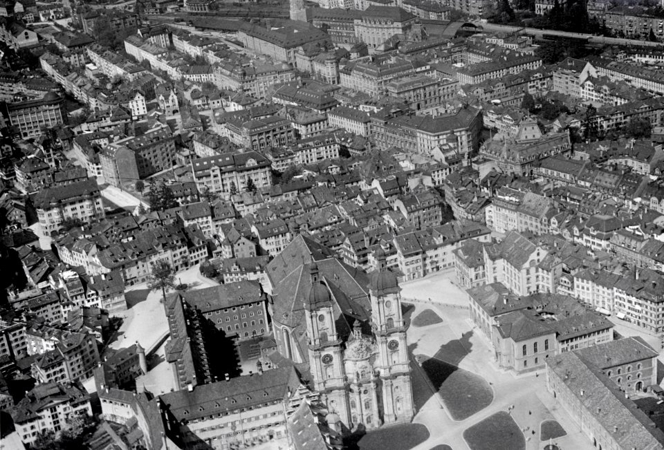 ETH-BIB-St. Gallen, Detail, Kloster, Bahnhof aus 200 m-Inlandflüge-LBS MH01-004143