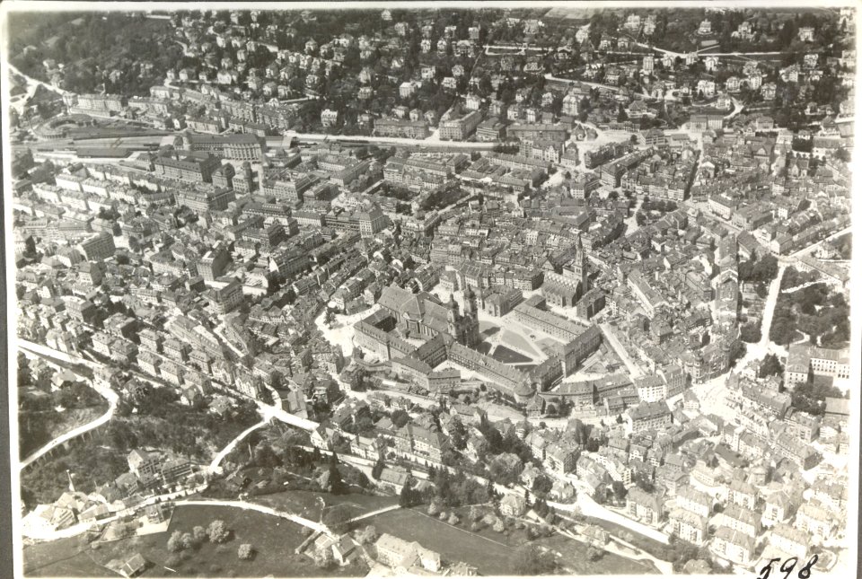 ETH-BIB-St. Gallen, Altstadt aus 600 m-Inlandflüge-LBS MH01-000598-AL