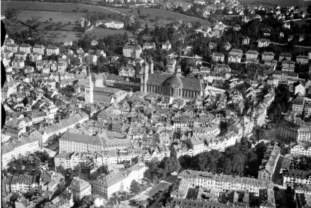 ETH-BIB-St. Gallen, Altstadt, Kloster v. N. W. aus 150 m-Inlandflüge-LBS MH01-005878