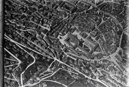 ETH-BIB-St. Gallen, Altstadt mit Kloster aus 800 m-Inlandflüge-LBS MH01-000655