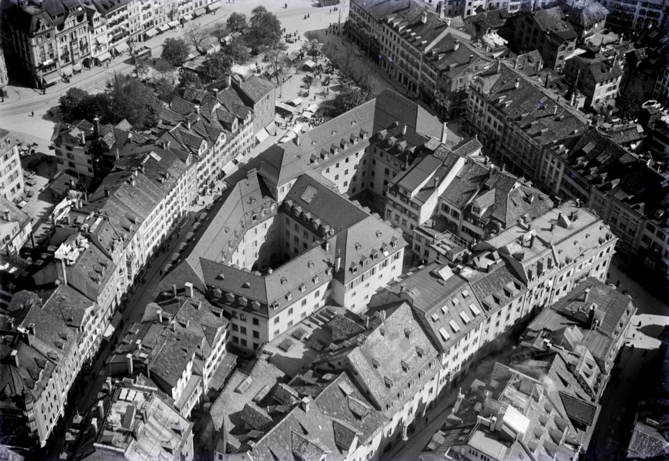 ETH-BIB-St. Gallen, Detail, Marktplatz aus 200 m-Inlandflüge-LBS MH01-004142