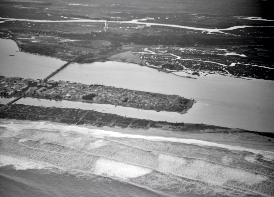 ETH-BIB-St. Louis, das Venedig der Senegalmündung, auf einer Insel gebaut, mit eng zusammengedrängten Häusern an geraden Strassen-Tschadseeflug 1930-31-LBS MH02-08-0990