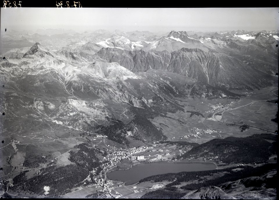 ETH-BIB-St. Moritz mit See, Celerina, Samedan, Piz Ot, Piz Kesch, Scesaplana v. S. aus 3800 m-Inlandflüge-LBS MH01-007858