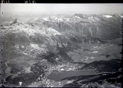 ETH-BIB-St. Moritz mit See, Celerina, Samedan, Piz Ot, Piz Kesch, Scesaplana v. S. aus 3800 m-Inlandflüge-LBS MH01-007858