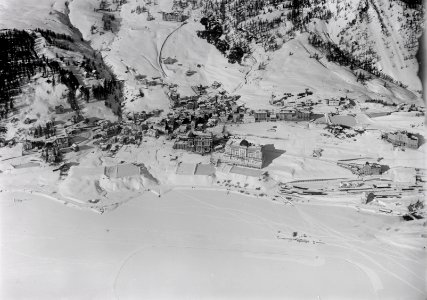 ETH-BIB-St. Moritz, Dorf, Gesamtansicht vom See aus 400 m-Inlandflüge-LBS MH01-001488