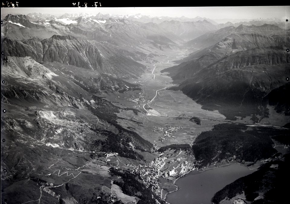 ETH-BIB-St. Moritz mit See, Celerina, Samedan, Unterengadin, Piz Linard v. S. W. aus 3800 m-Inlandflüge-LBS MH01-007859