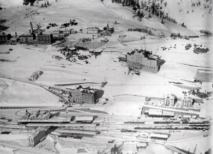 ETH-BIB-St. Moritz, Bahnhof-Hotels aus 100 m-Inlandflüge-LBS MH01-001508