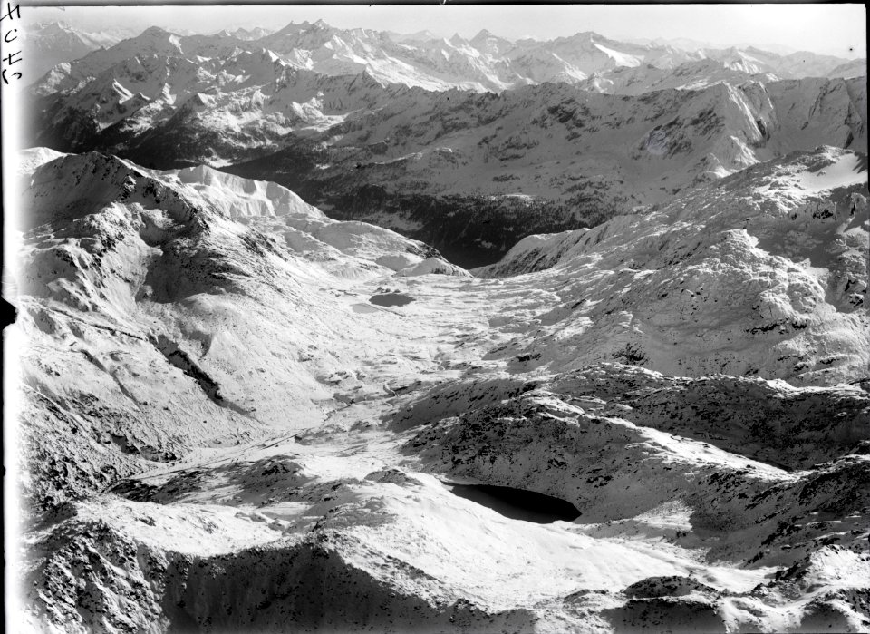 ETH-BIB-St. Gotthardpass, von N., Rechts die Fibbia, Tessiner Berge-Inlandflüge-LBS MH01-002407