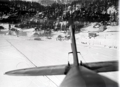 ETH-BIB-St. Moritz, Landebahn auf dem Eis, Hangar aus 30m Höhe-Inlandflüge-LBS MH01-001491