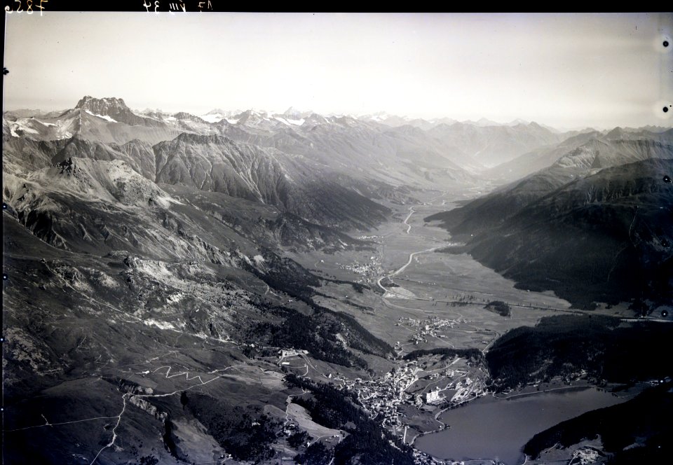 ETH-BIB-St. Moritz, Unterengadin, Piz Kesch v. S. W. aus 3000 m-Inlandflüge-LBS MH01-007856
