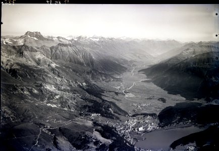 ETH-BIB-St. Moritz, Unterengadin, Piz Kesch v. S. W. aus 3000 m-Inlandflüge-LBS MH01-007856