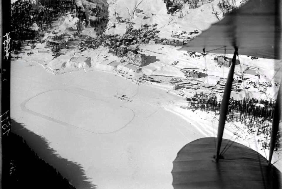 ETH-BIB-St. Moritz mit See aus 800 m-Inlandflüge-LBS MH01-001511