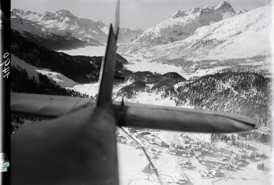 ETH-BIB-St. Moritz, Silsersee, Maloya, Leitwerk im Bild aus 400 m-Inlandflüge-LBS MH01-001490