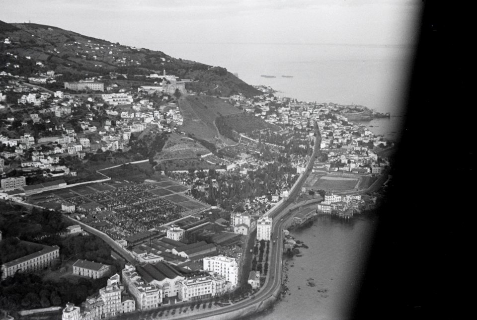 ETH-BIB-Stadt an der Küste zwischen Algier und Oran-Nordafrikaflug 1932-LBS MH02-13-0100