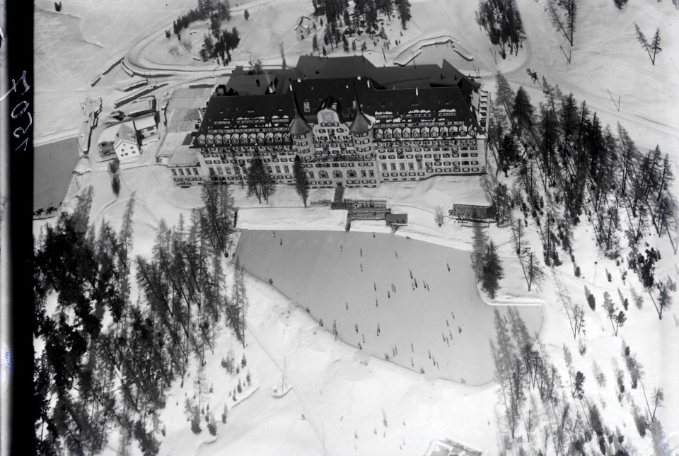 ETH-BIB-St. Moritz, Suvretta-Haus aus 100 m-Inlandflüge-LBS MH01-001507