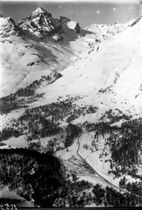 ETH-BIB-St. Moritz, Suvretta-Haus, Piz Güglia, Piz Julier v. S. O. aus 2300 m-Inlandflüge-LBS MH01-001559