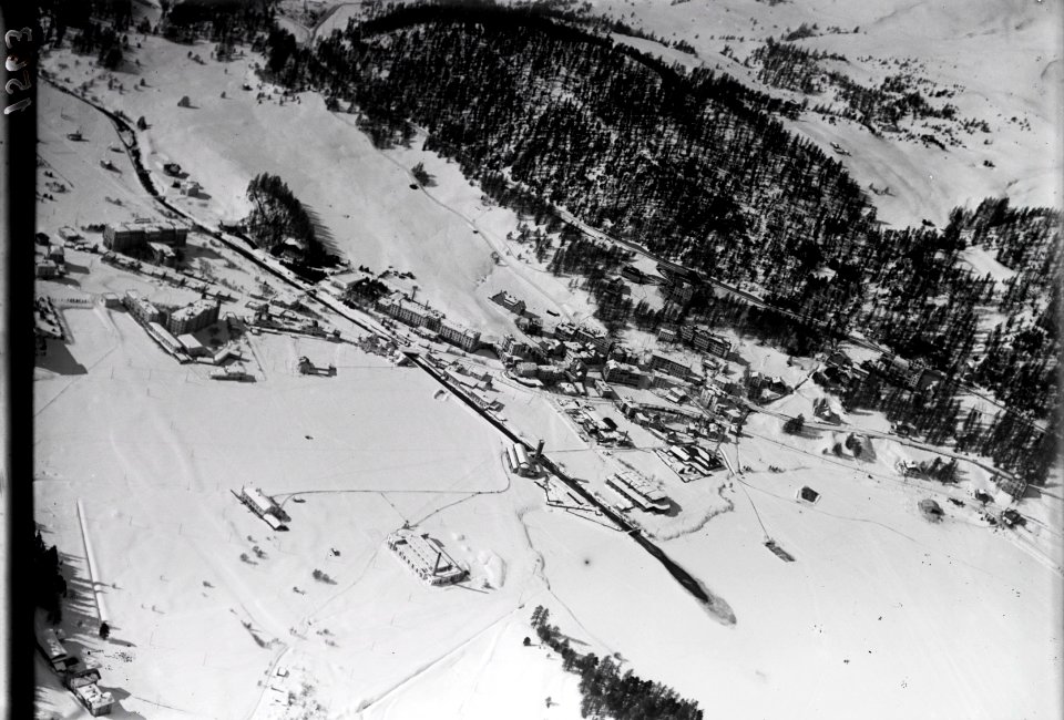 ETH-BIB-St. Moritz-Bad mit See aus 800 m-Inlandflüge-LBS MH01-001563
