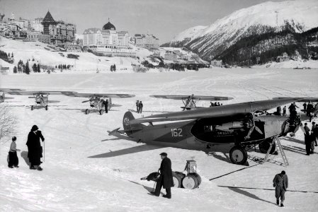 ETH-BIB-St. Moritzer-See, Fokker CH-162, Dragon Rapide HB-ARA der Aero St. Gallen sowie Dewoitine D-27 und Fokker C-V der schweiz. Fliegertruppe, Winter 1934-40-Inlandflüge-LBS MH05-28-06