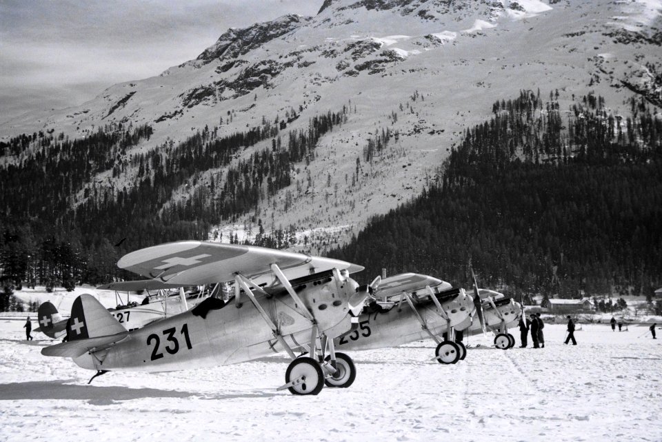 ETH-BIB-St. Moritzer-See, Fokker CH-162, Dragon Rapide HB-ARA der Aero St. Gallen sowie Dewoitine D-27 und Fokker C-V der schweiz. Fliegertruppe, Winter 1934-40-Inlandflüge-LBS MH05-28-10