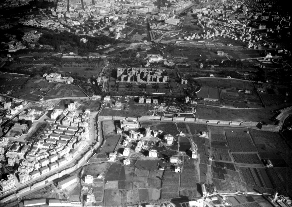 ETH-BIB-Stadtteil Roms-Kilimanjaroflug 1929-30-LBS MH02-07-0447