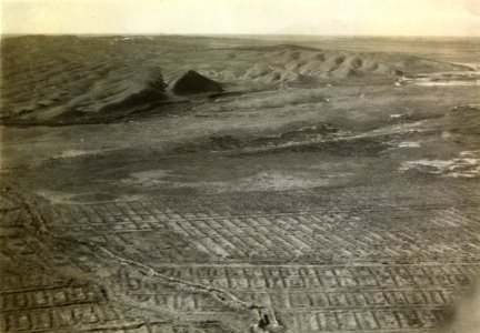 ETH-BIB-Steinwüste südlich von Teheran mit bewässerten Kornfeldern-Persienflug 1924-1925-LBS MH02-02-0079-AL-FL