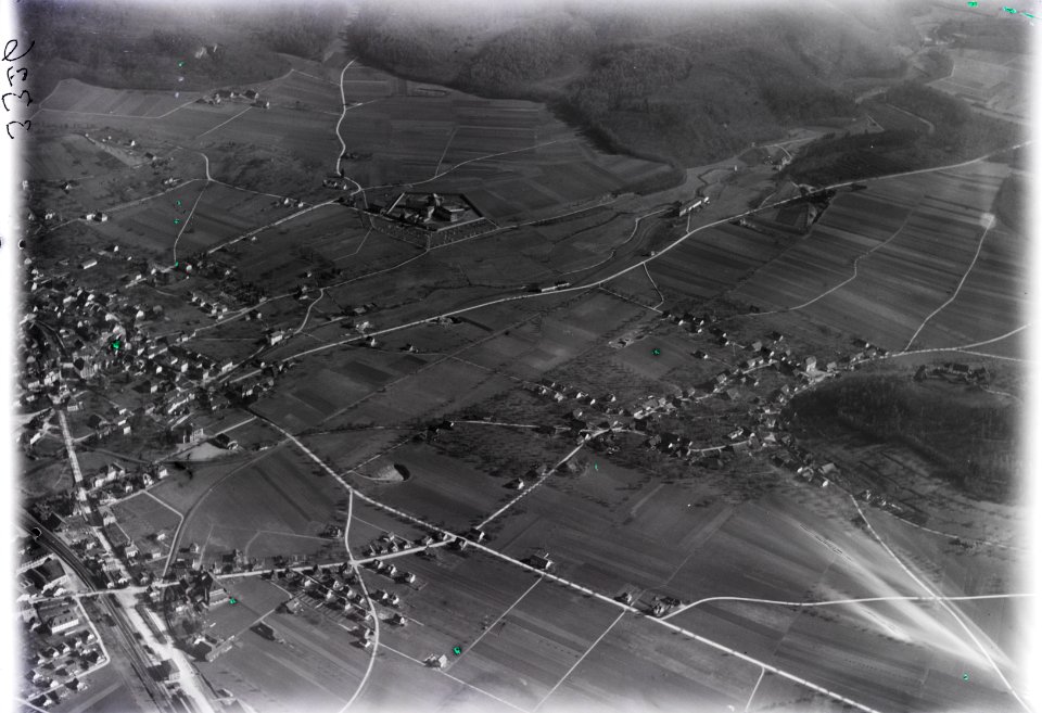 ETH-BIB-Staufen, Lenzburg-Strafanstalt, Sigismühle v. N. W. aus 1000 m-Inlandflüge-LBS MH01-003326