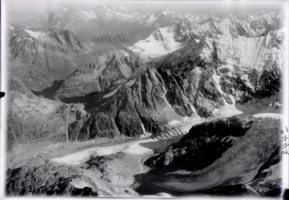 ETH-BIB-Steingletscher, Sustenspitz, Stucklistock, Steinlimi, Fleckistock, Meiental, Tödi v. W. aus 4100 m-Inlandflüge-LBS MH01-002445