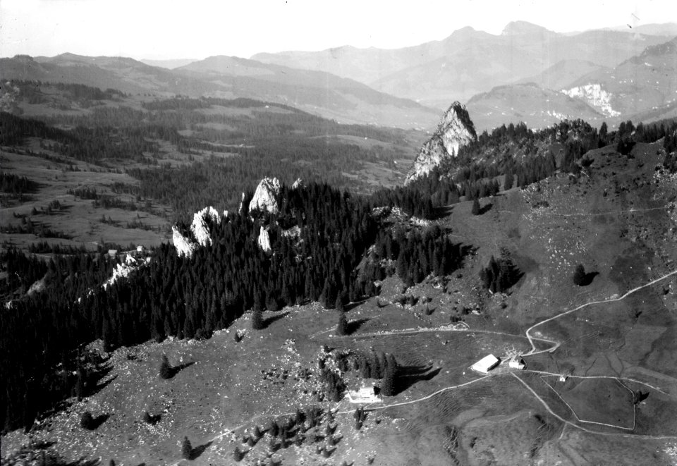 ETH-BIB-Sternenegg, Ibergeregg, Schienberg, Sihltal v. W. aus 1600 m-Inlandflüge-LBS MH01-006554