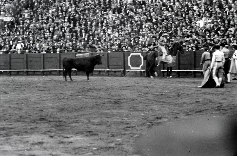 ETH-BIB-Stierkampf in Sevilla-Nordafrikaflug 1932-LBS MH02-13-0531