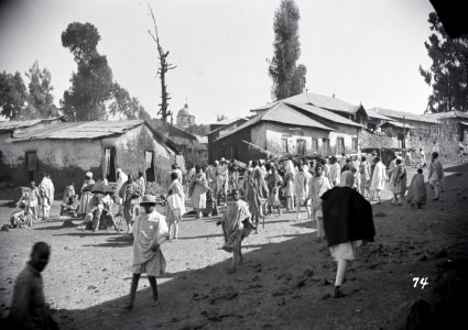 ETH-BIB-Strassenszene im Handelszentrum, Georgiskirche im Hintergrund-Abessinienflug 1934-LBS MH02-22-0454