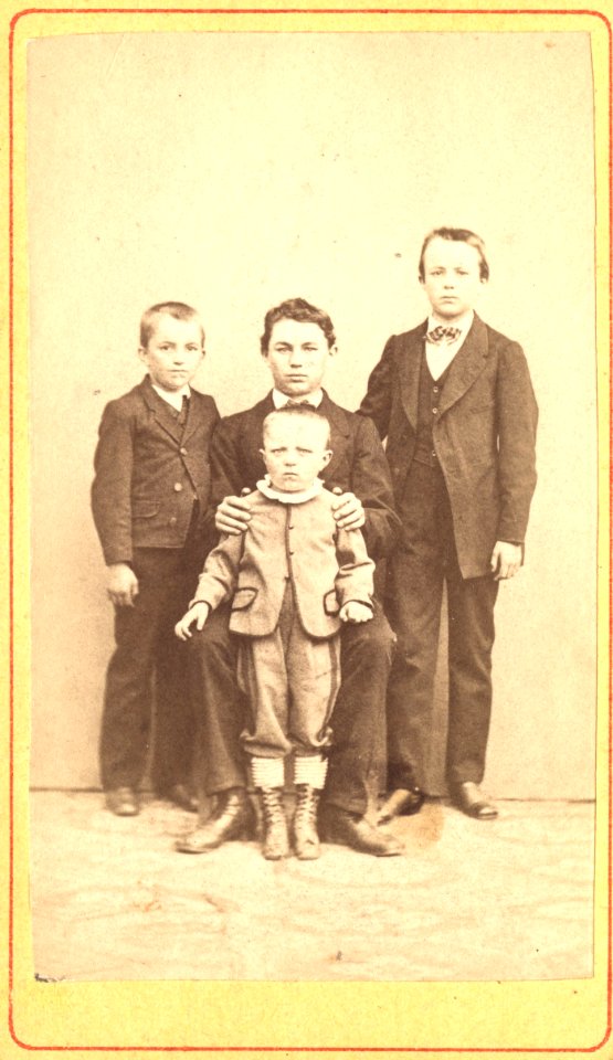ETH-BIB-Stodola, Aurel (1859-1942), im Kreis der jüngeren Brüder-Portrait-Portr 06948