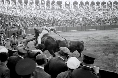 ETH-BIB-Stierkampf in Sevilla-Nordafrikaflug 1932-LBS MH02-13-0553