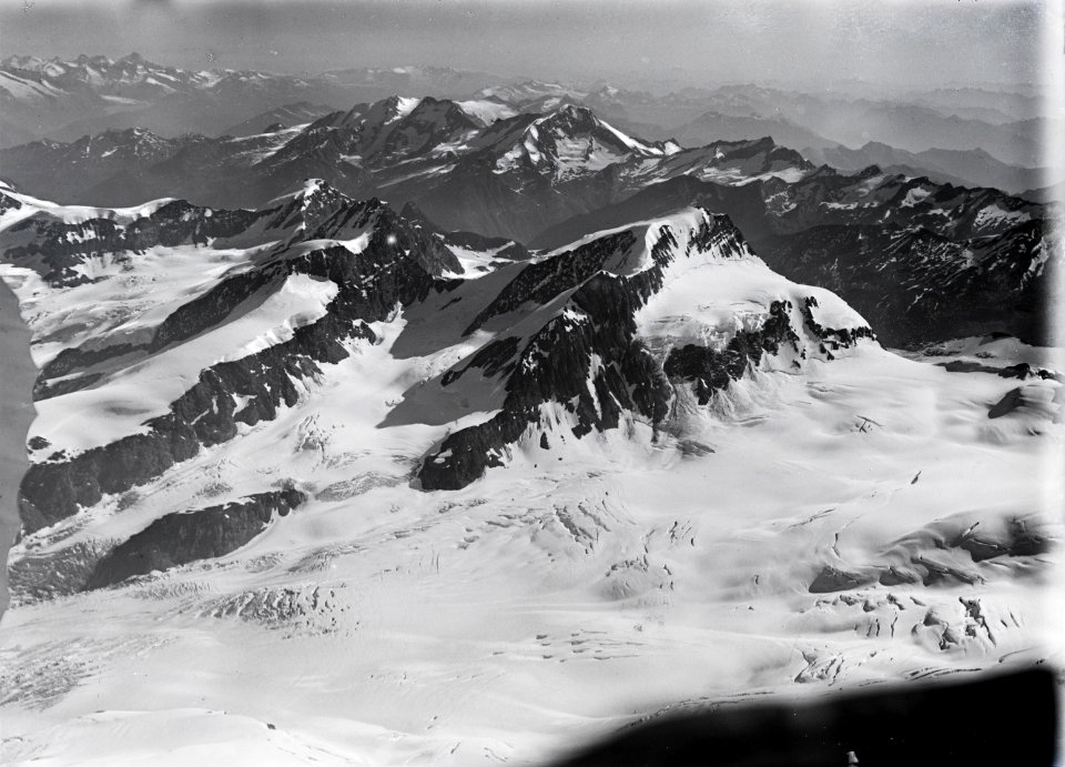 ETH-BIB-Strahlhorn, Rimpfischhorn, Weissmies v. S. W. aus 5000 m-Inlandflüge-LBS MH01-001020