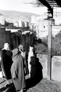 ETH-BIB-Strassenszene auf einer Brücke in Fès-Nordafrikaflug 1932-LBS MH02-13-0380
