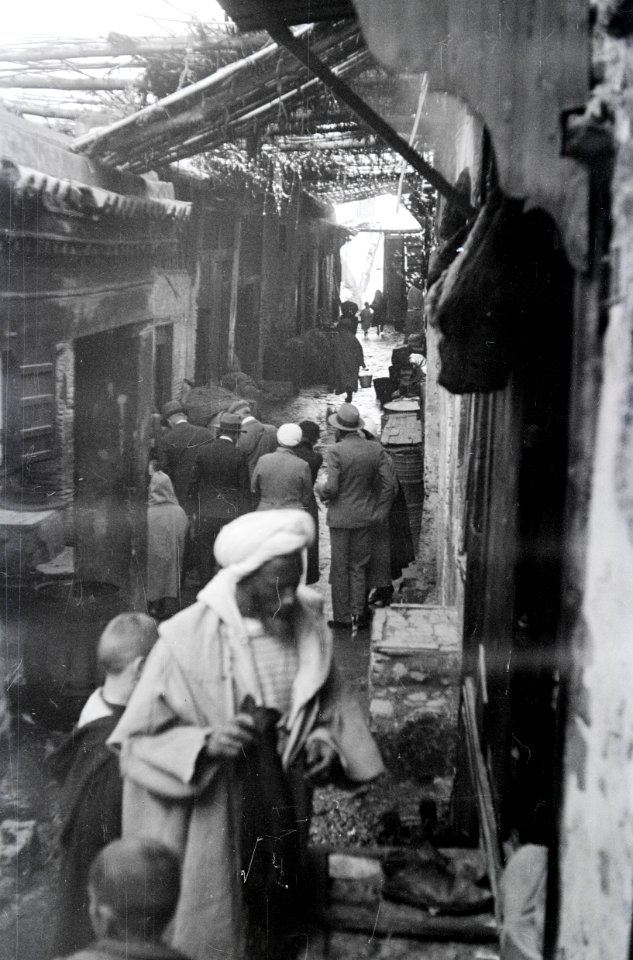 ETH-BIB-Strassenszene in Fès-Nordafrikaflug 1932-LBS MH02-13-0384