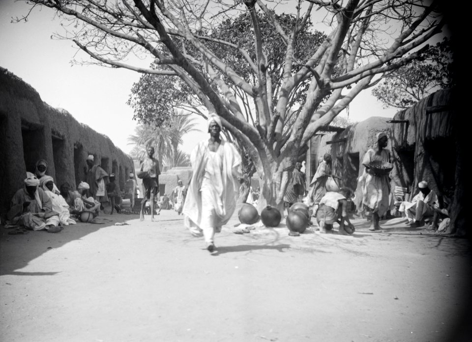 ETH-BIB-Strassenszene in Kano-Tschadseeflug 1930-31-LBS MH02-08-0690
