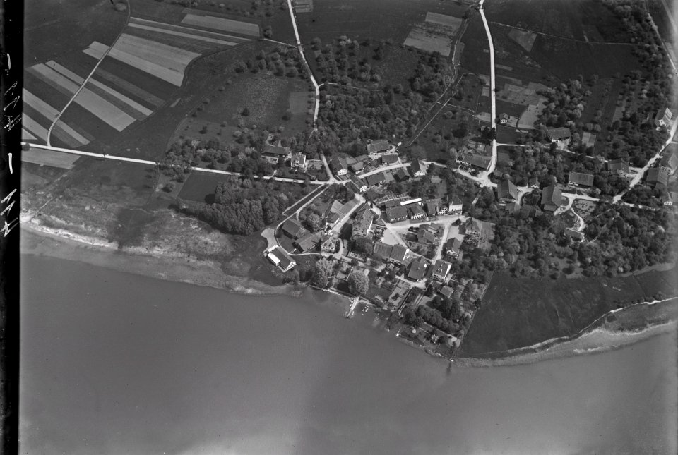 ETH-BIB-Städtchen und Schloss Greifensee aus 400 m-Inlandflüge-LBS MH01-000411