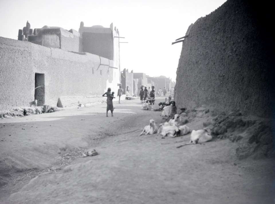 ETH-BIB-Strassenszene in Kano-Tschadseeflug 1930-31-LBS MH02-08-0618