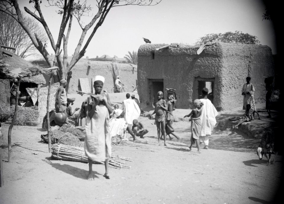 ETH-BIB-Strassenszene in Kano-Tschadseeflug 1930-31-LBS MH02-08-0633