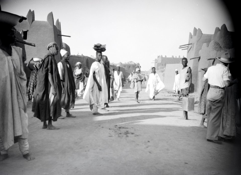 ETH-BIB-Strassenszene in Kano-Tschadseeflug 1930-31-LBS MH02-08-0621