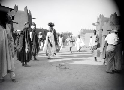 ETH-BIB-Strassenszene in Kano-Tschadseeflug 1930-31-LBS MH02-08-0621