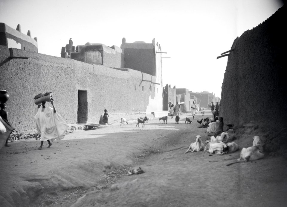 ETH-BIB-Strassenszene in Kano-Tschadseeflug 1930-31-LBS MH02-08-0630