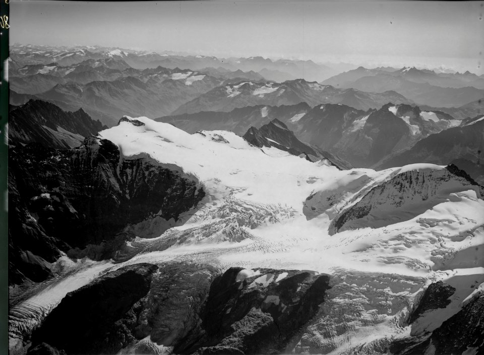 ETH-BIB-Sustenhorn, Steingletscher, Gotthardgbiet v. N. W. aus 4000 m-Inlandflüge-LBS MH01-008013