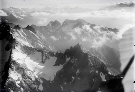 ETH-BIB-Sunnig, Wichel, Piz Giuv, Rinzenstock, Gotthard, Walliseralpen v. N. O. aus 3000 m-Inlandflüge-LBS MH01-003957