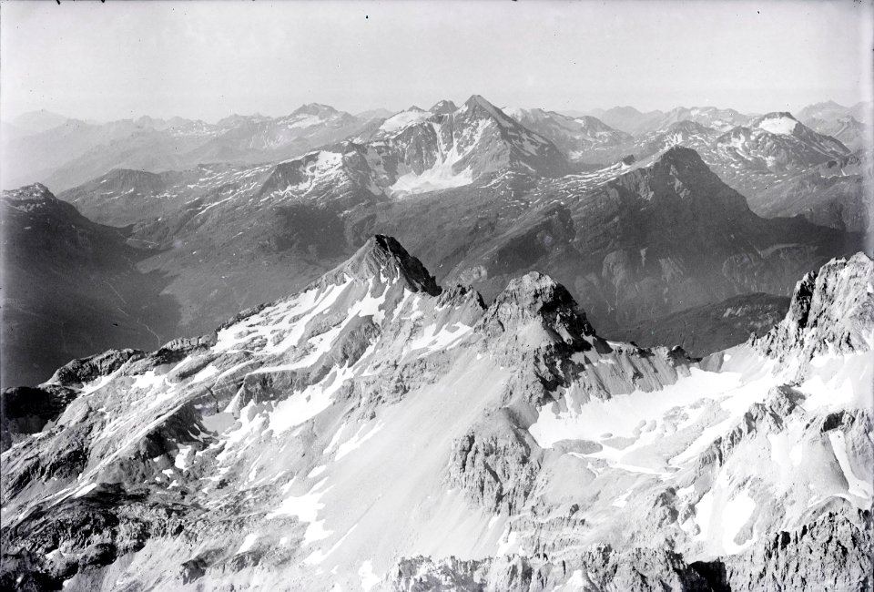 ETH-BIB-Surettahorn, Splügenpass, Pizzo Tambo, Piz de la Lumbreida, Kalkberge v. N. aus 3200 m-Inlandflüge-LBS MH01-003754