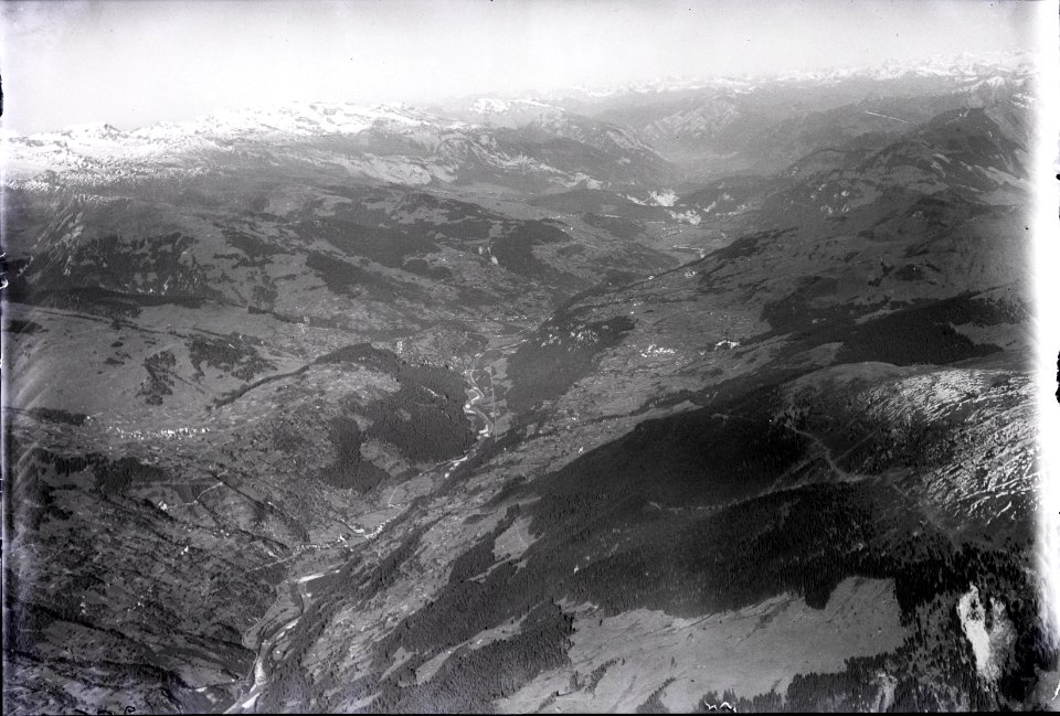ETH-BIB-Surselva, Breil, Brigels, Danis, Tavanasa, Waltensburg, Flond, Ems, Rheintal v. W. aus 3400 m-Inlandflüge-LBS MH01-003560