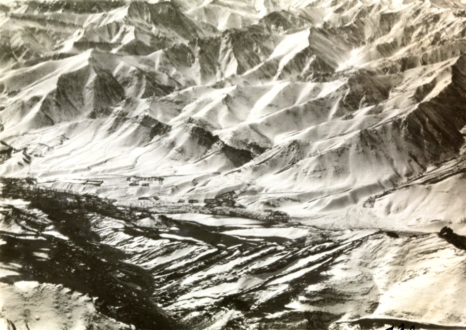 ETH-BIB-Südabhänge des Elburs aus 3200 m Höhe-Persienflug 1924-1925-LBS MH02-02-0130-AL-FL