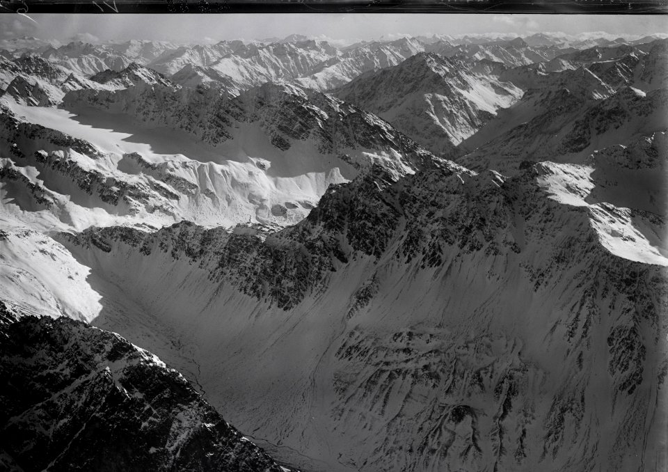 ETH-BIB-Süser Tal, Flesspass v. N. W. aus 3200 m-Inlandflüge-LBS MH01-004988