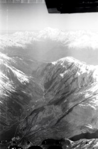 ETH-BIB-Tal der Dora Baltea - St. Pierre - Mont Blanc von O. aus 4800 m Höhe-Mittelmeerflug 1928-LBS MH02-05-0142